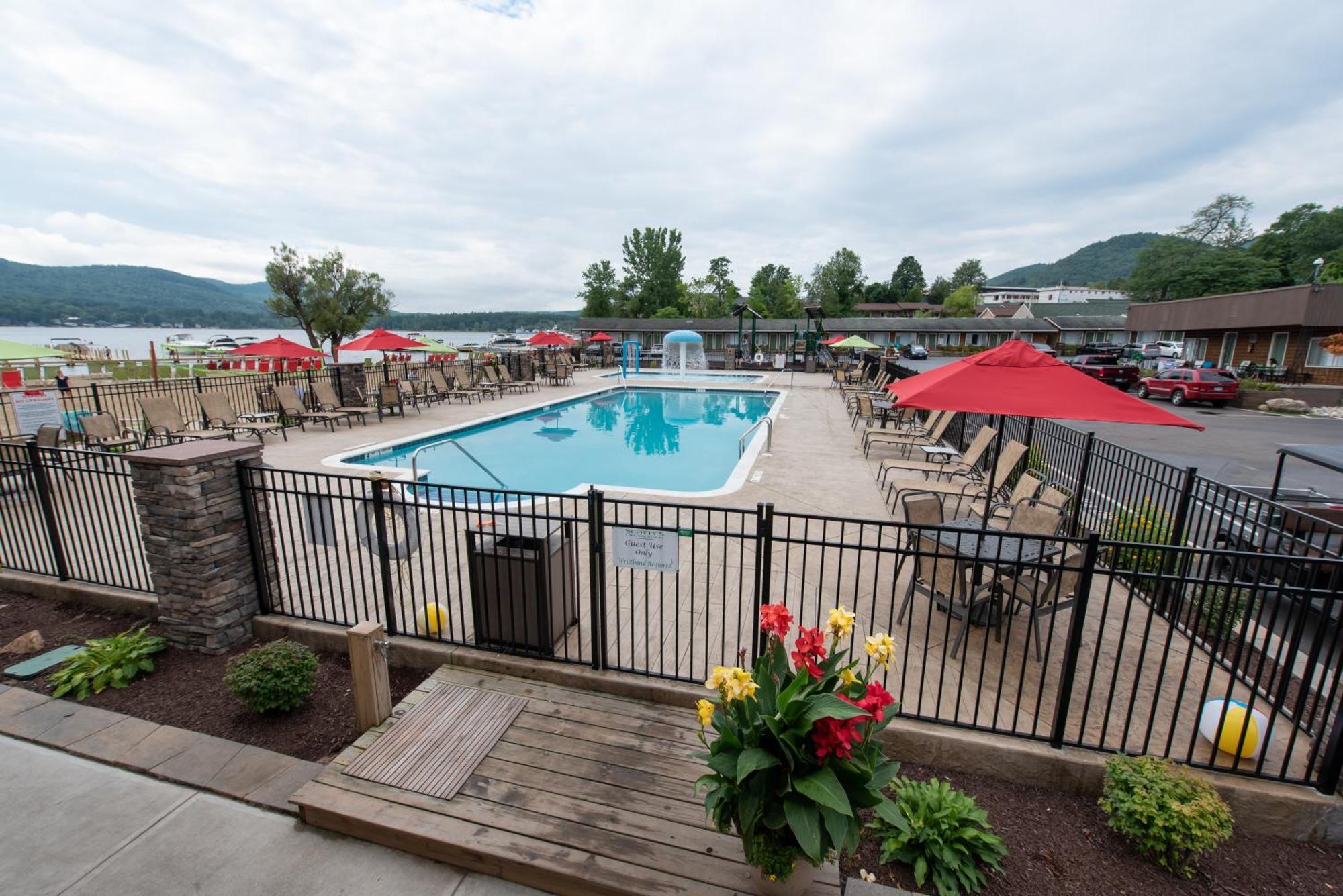 Scotty'S Lakeside Resort Lake George Exterior photo