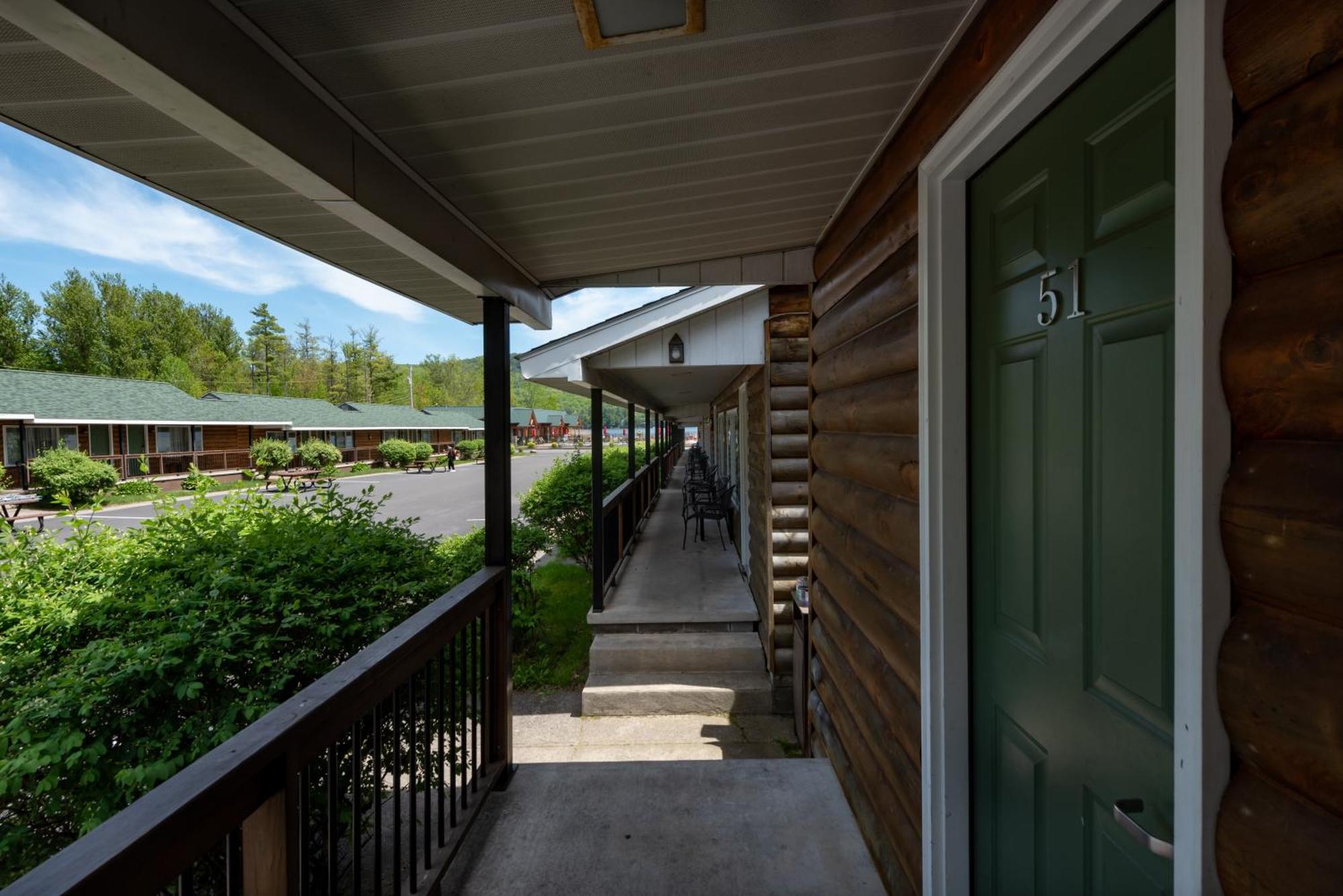Scotty'S Lakeside Resort Lake George Exterior photo