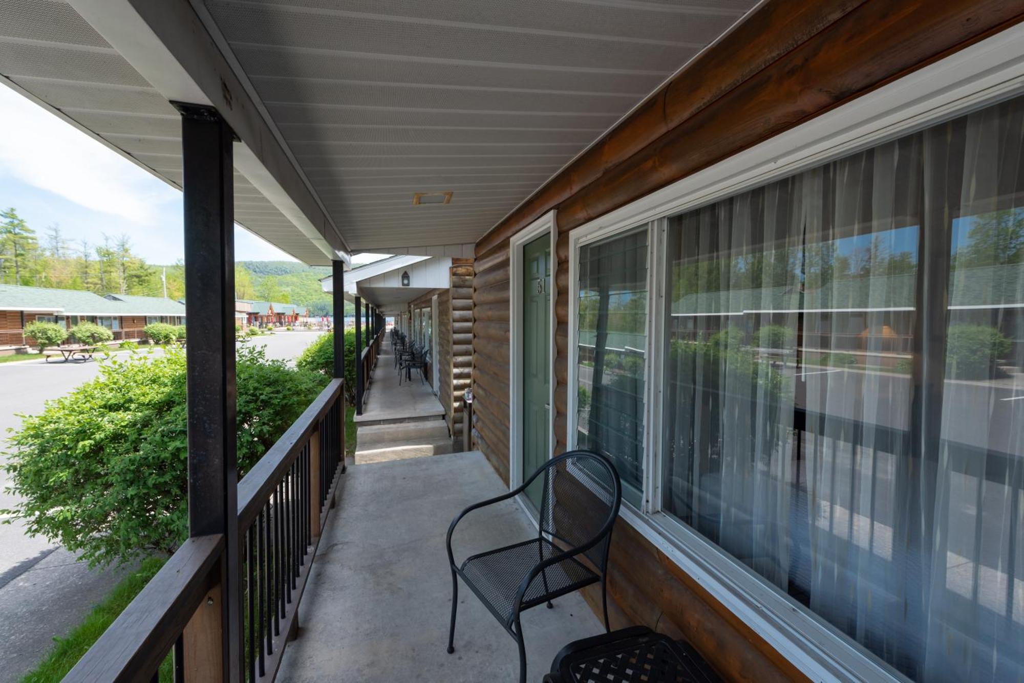 Scotty'S Lakeside Resort Lake George Exterior photo