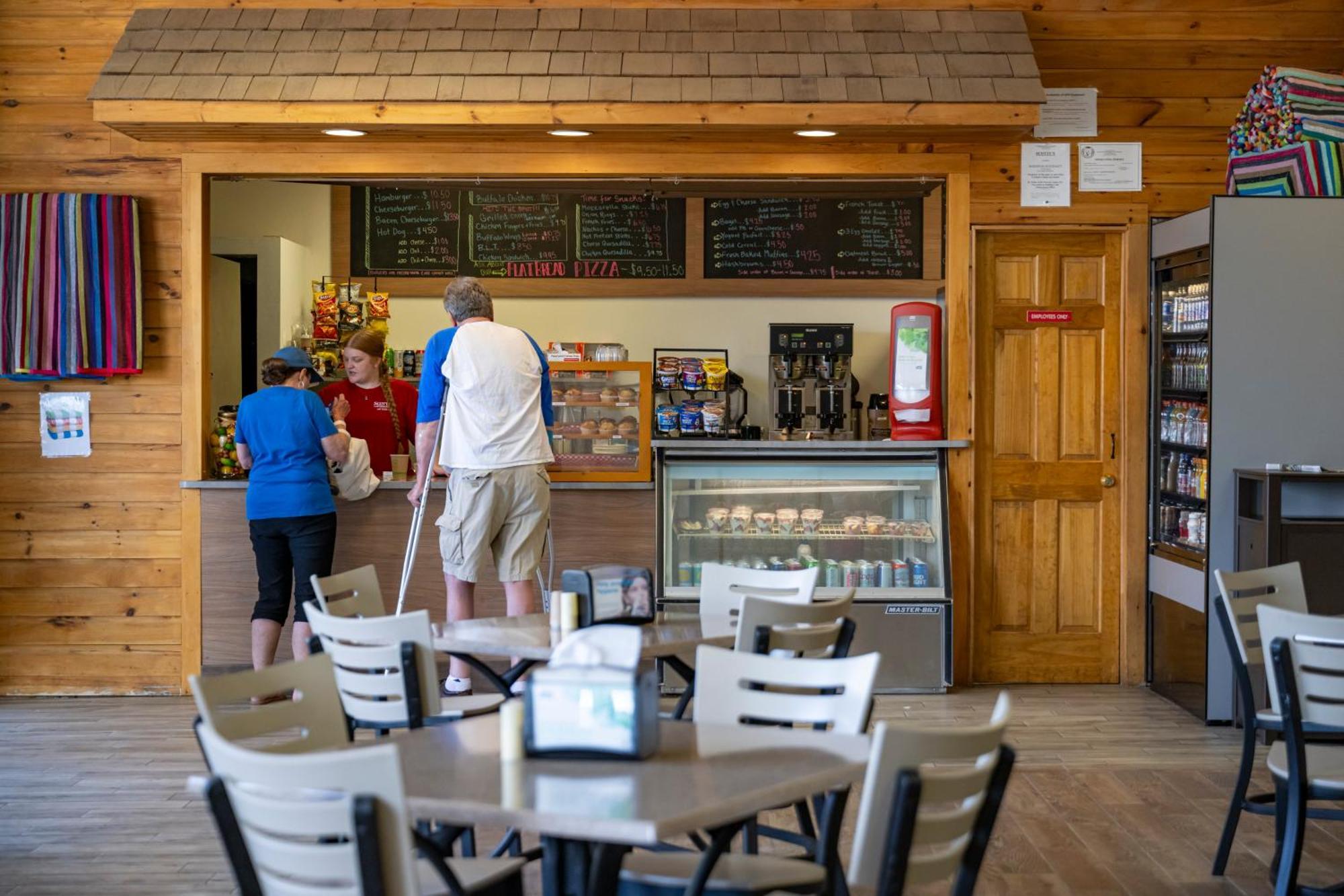 Scotty'S Lakeside Resort Lake George Exterior photo